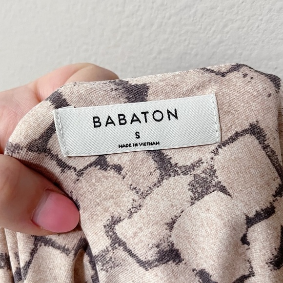 Aritzia Babaton Contour Double V Bodysuit Fawn Pink Gull Grey Rose Size Small - Picture 8 of 10